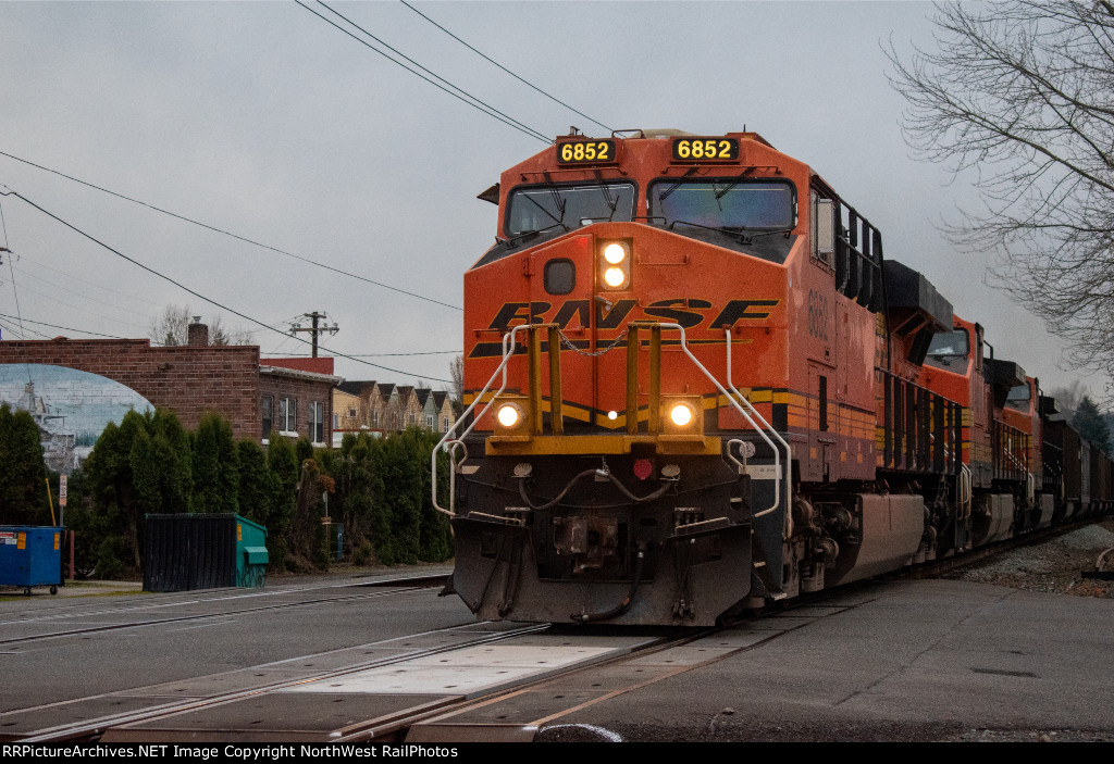BNSF 6852